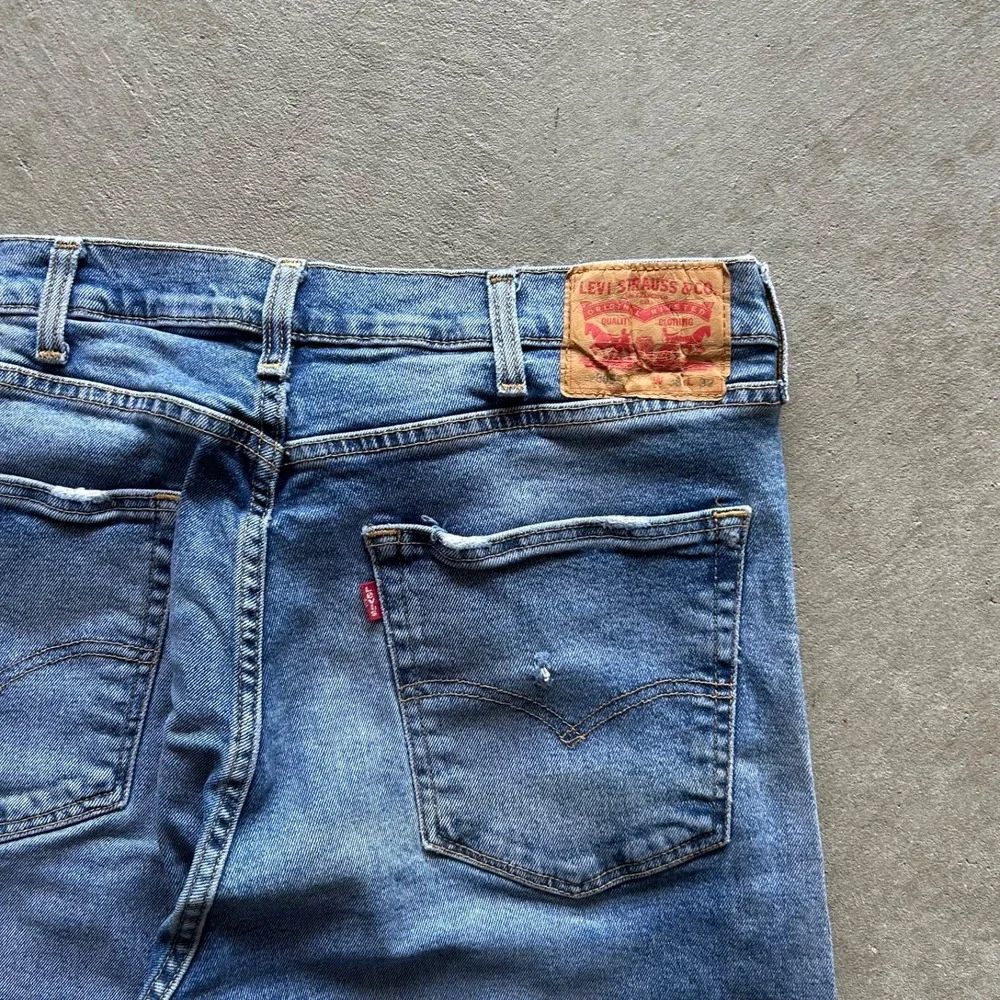 Levis 505 Jeans Size 38x32 Blue Light Wash Denim Regular Fit‎ Straight Leg
